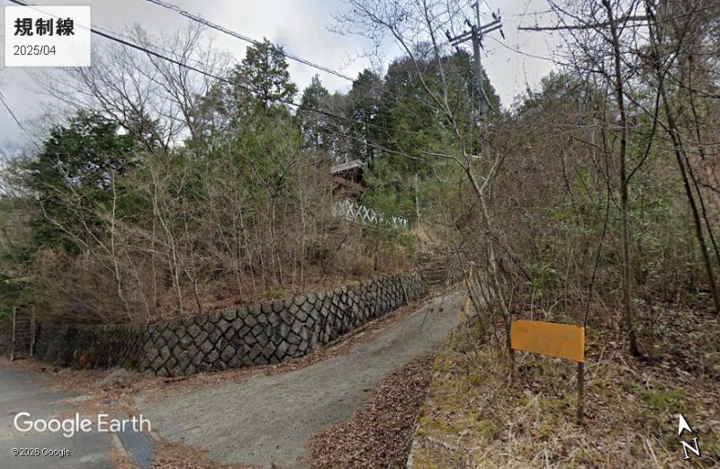 規制線の三叉路